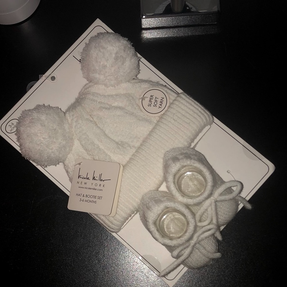 Nicole Miller Hat and Bootie Set (3-6 months)